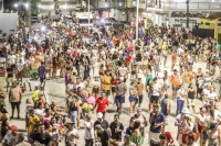 BLOCO RISCA FACA ARRASTA MULTIDÃO SOB O COMANDO DO CANTOR CAPILÉ